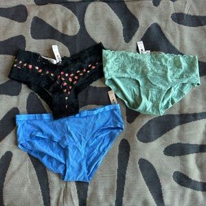 [NWT] 3 pairs Victoria's Secret Hiphugger Panties